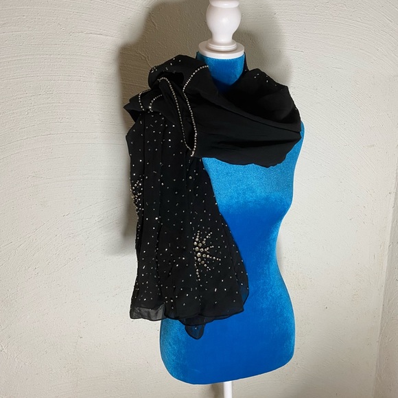 Nova Embellished Gown in Black & Silver
DUNDAS x REVOLVE - Picture 3 of 3